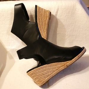 Simply Vera Wang Black Faux Leather Style Shoe